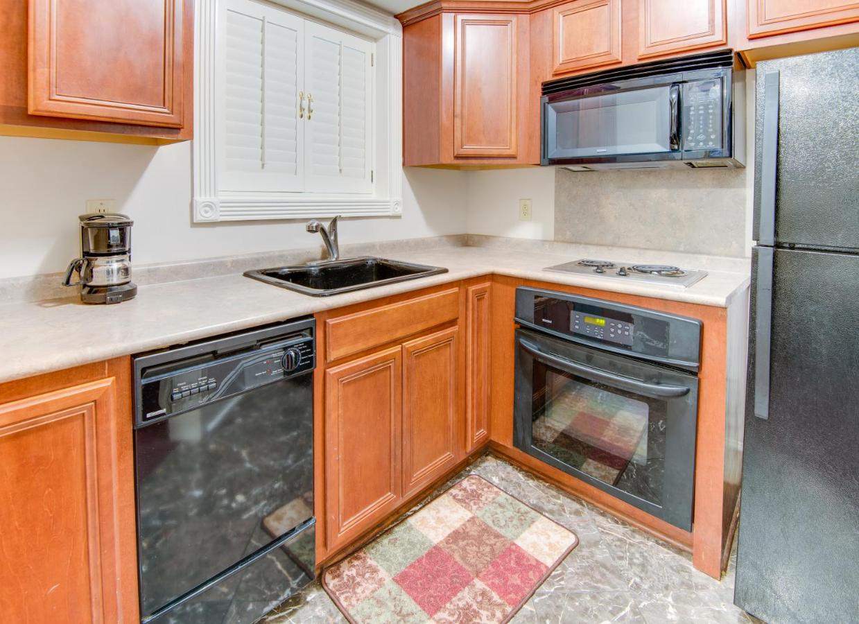 | LA Plaza Apartments