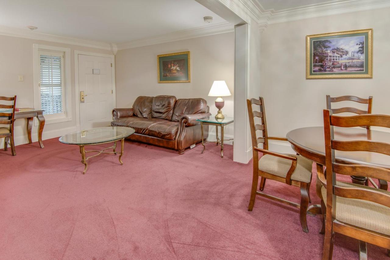 | LA Plaza Apartments