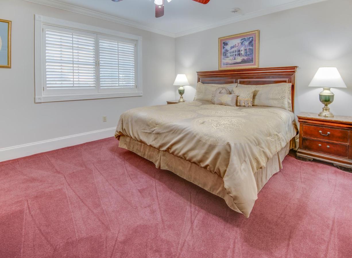 | LA Plaza Apartments