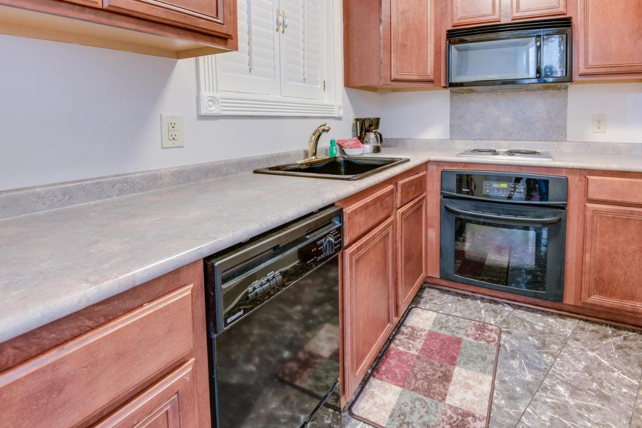 | LA Plaza Apartments