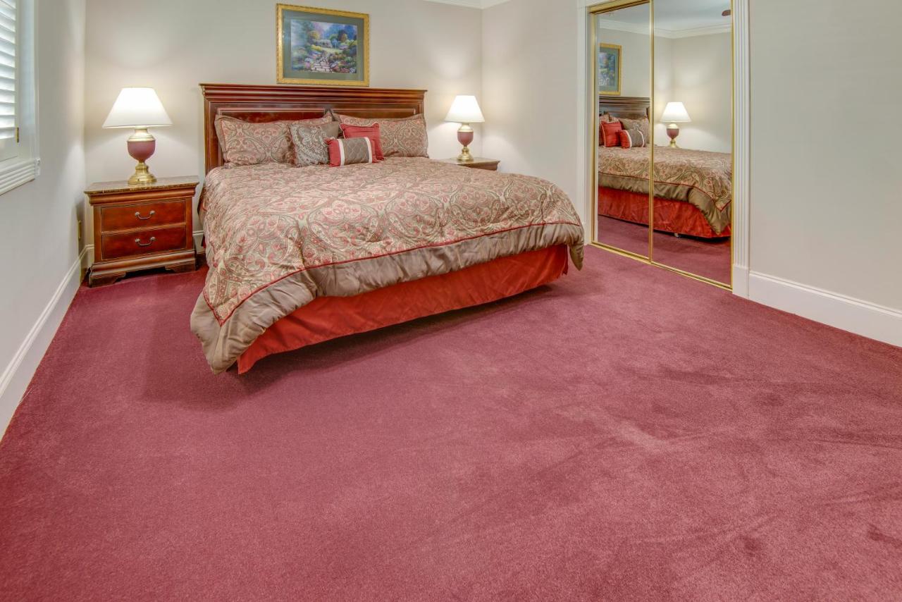 | LA Plaza Apartments