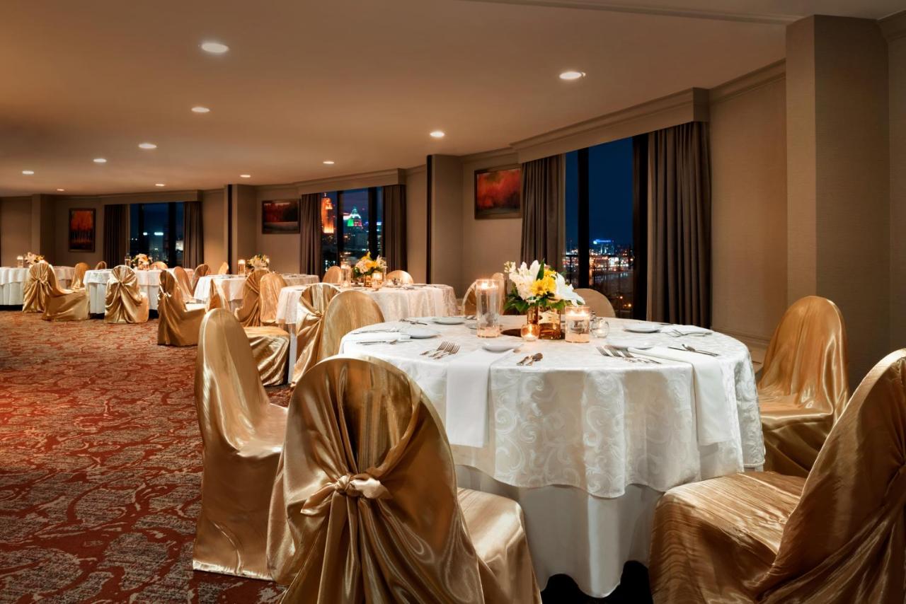| Radisson Hotel Cincinnati Riverfront