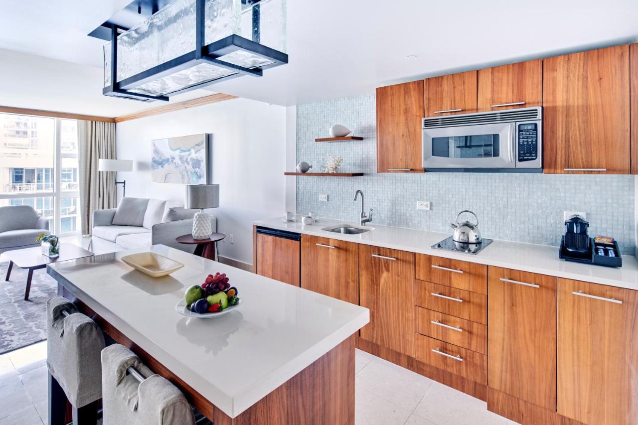 One-Bedroom Apartment King Bed with Balcony and Ocean View at Carillon Miami Wellness Resort