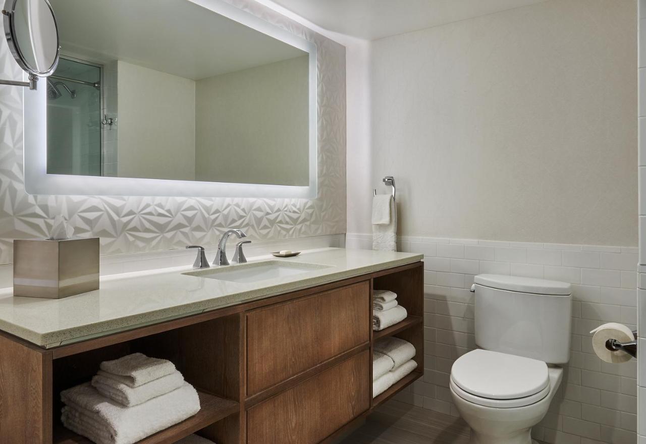 Executive Room, 1 King, Non-Smoking at Flamingo Las Vegas Hotel & Casino