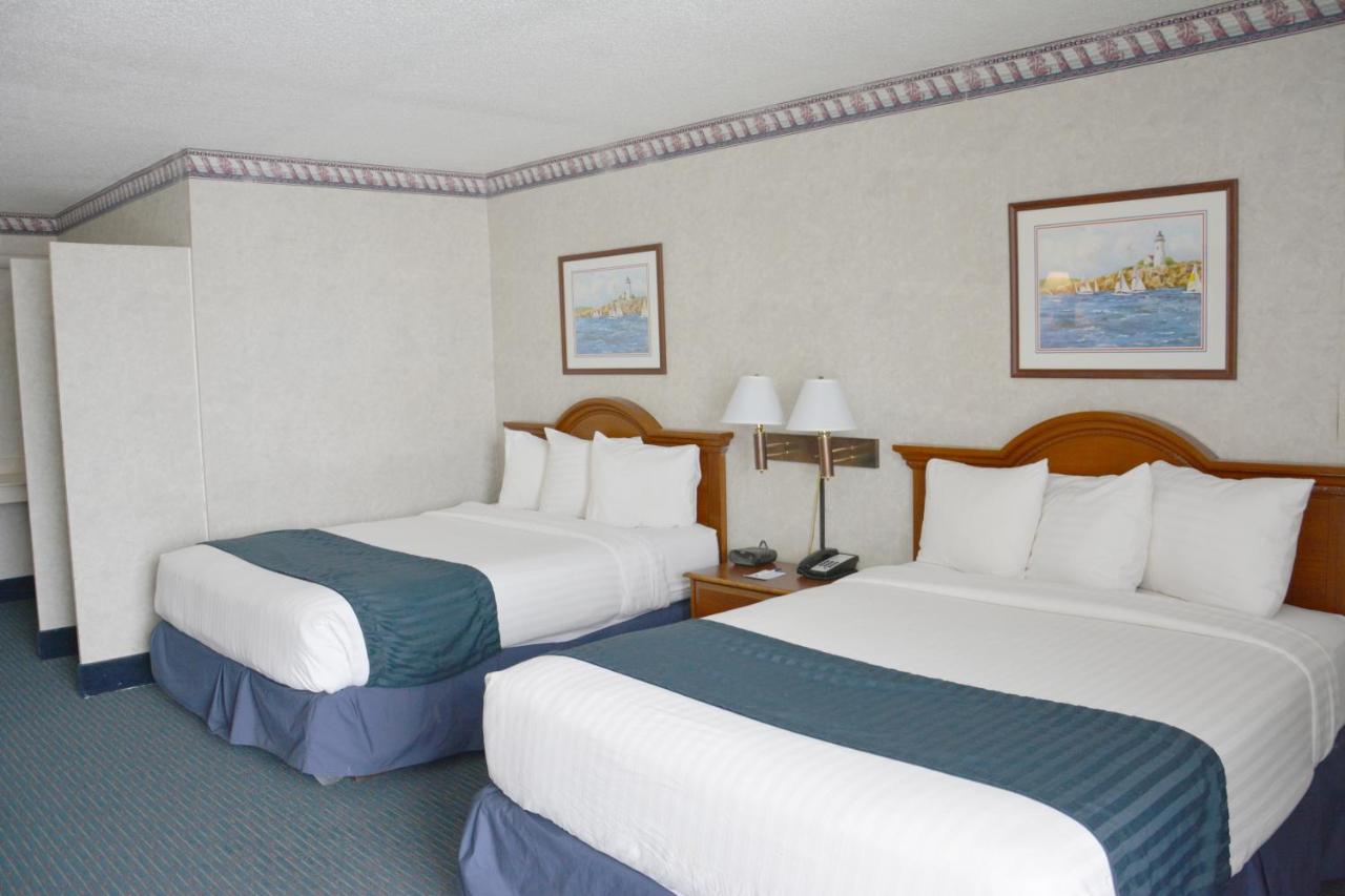 Queen Room with Two Queen Beds - Non-Smoking at Travelodge by Wyndham Milwaukee
