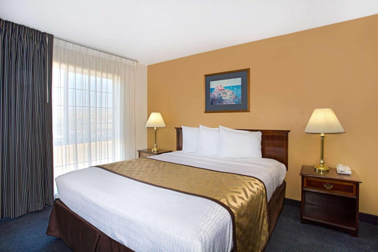 King Room - Non-Smoking at Super 8 by Wyndham Oroville
