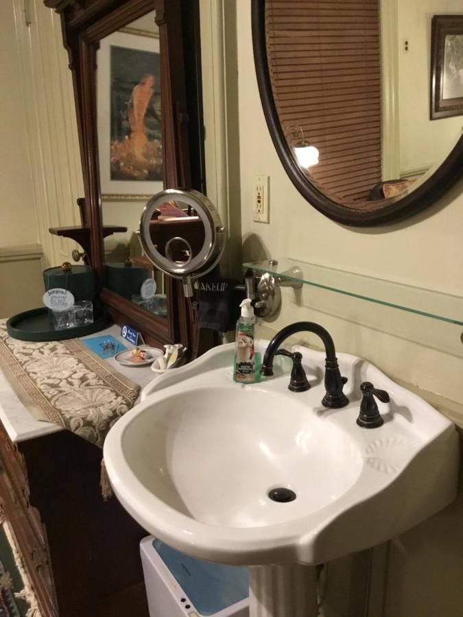 | Amherst Inn