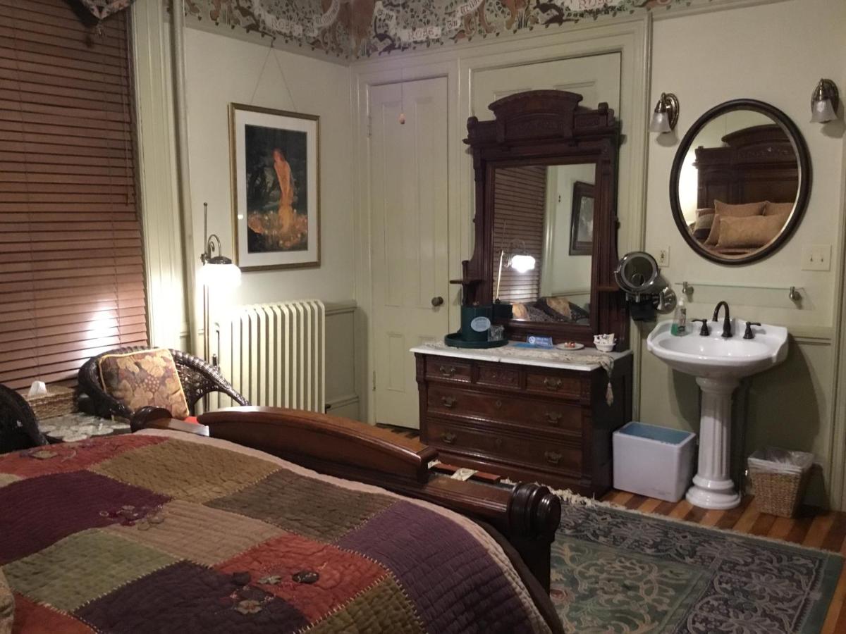 | Amherst Inn