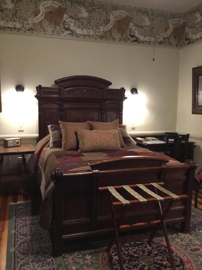 | Amherst Inn