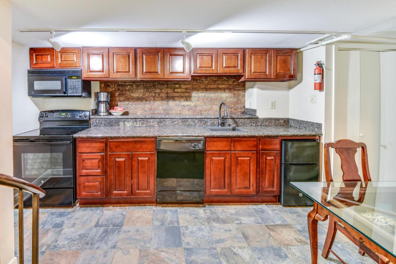 Two-Bedroom Apartment at Plaza Suites Downtown New Orleans