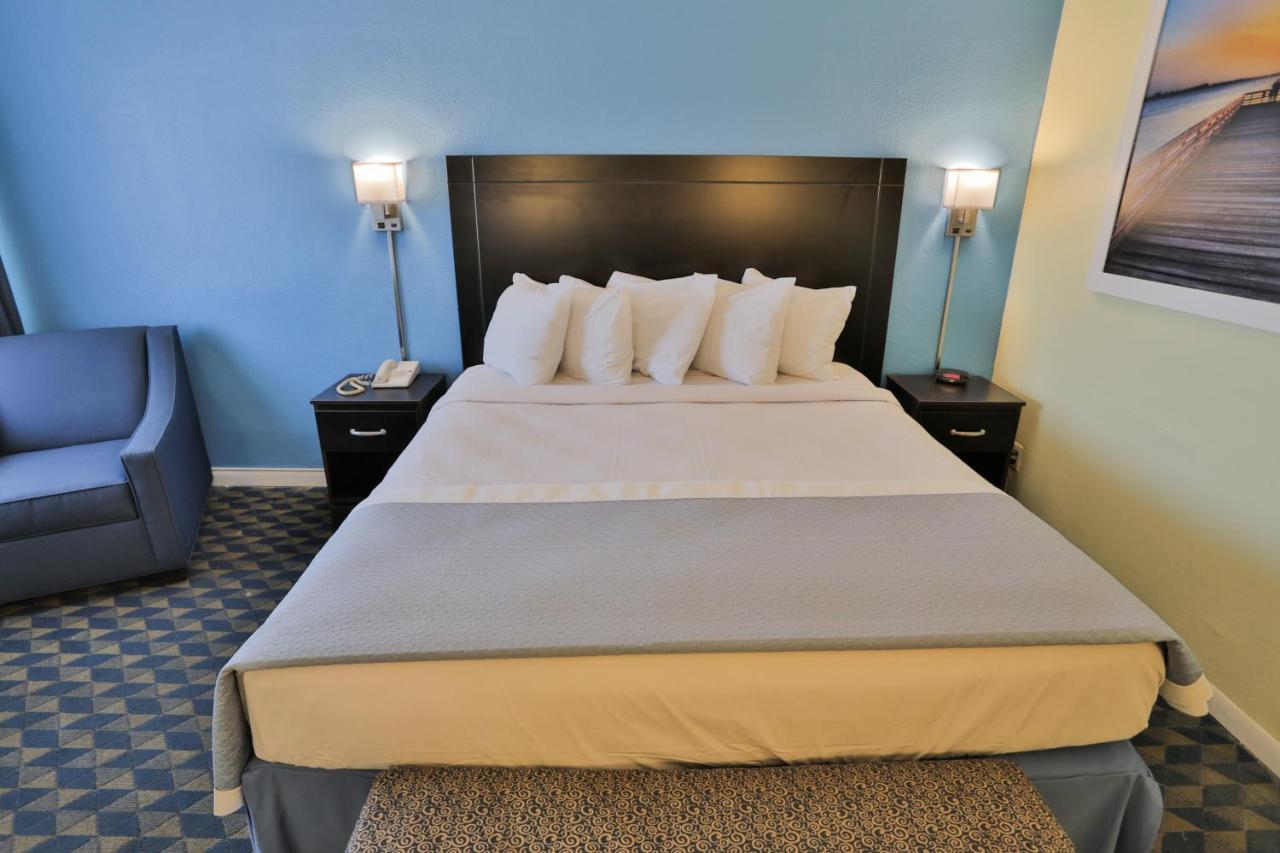 | Days Inn by Wyndham Wrightstown