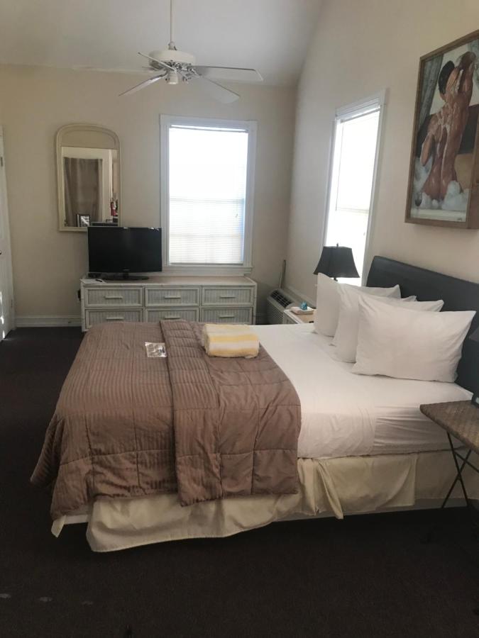  | New Orleans House - Gay Male-Only Guesthouse