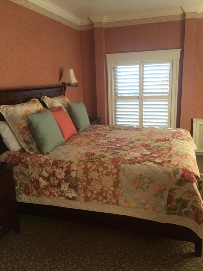 Deluxe Queen Room at Hotel Mac