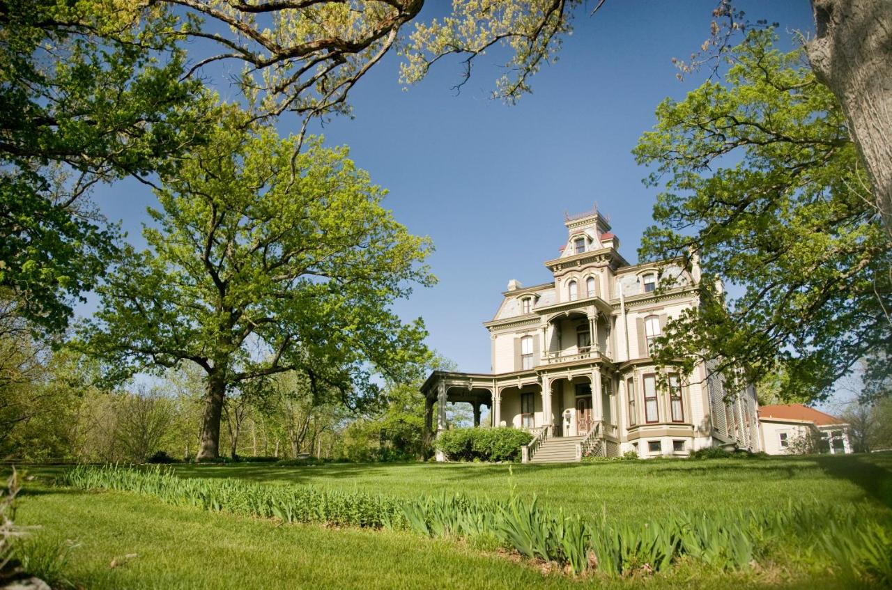 | Garth Woodside Mansion Bed and Breakfast
