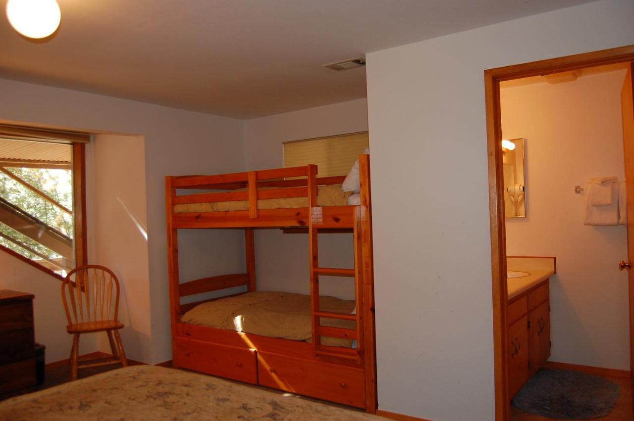 | 99 Yosemite Mountain Lodge