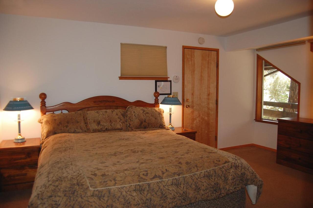 | 99 Yosemite Mountain Lodge