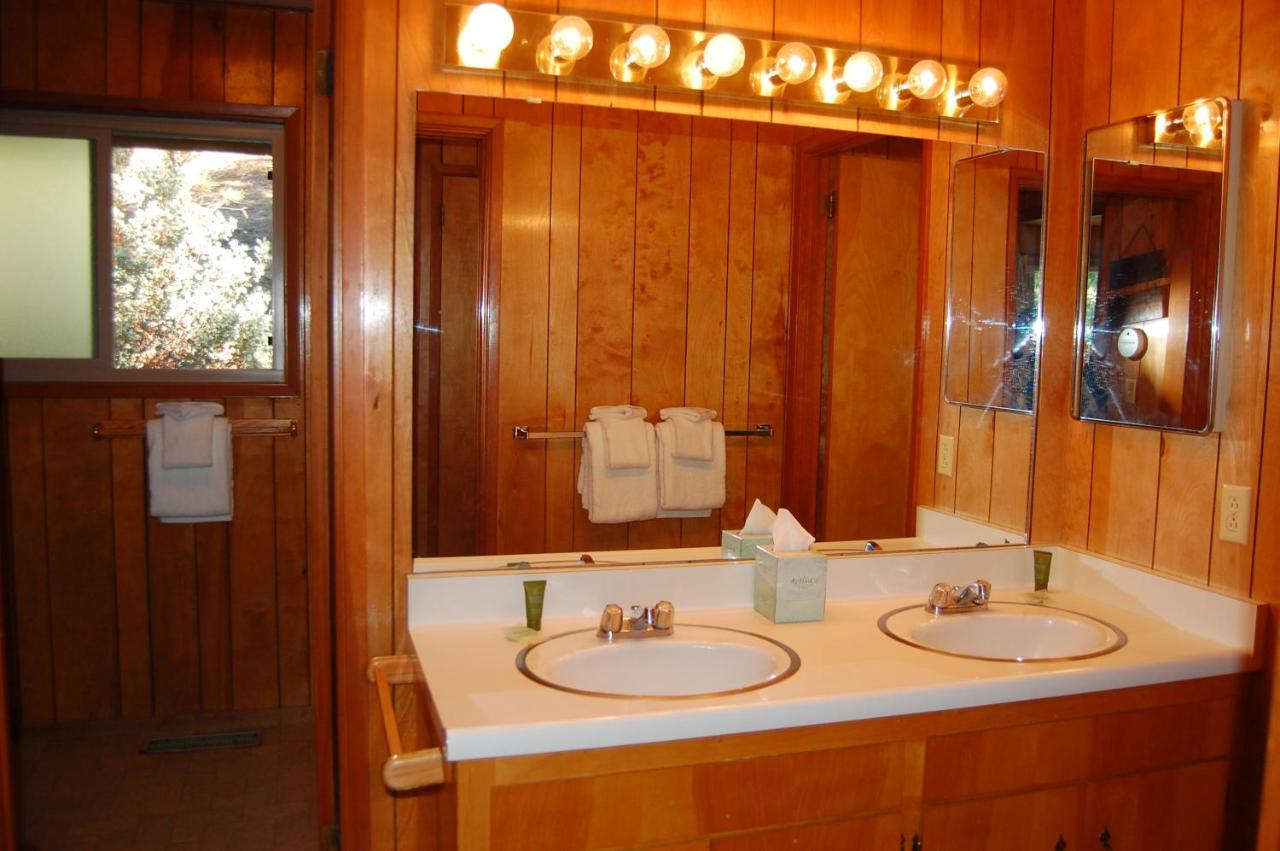 | 99 Yosemite Mountain Lodge