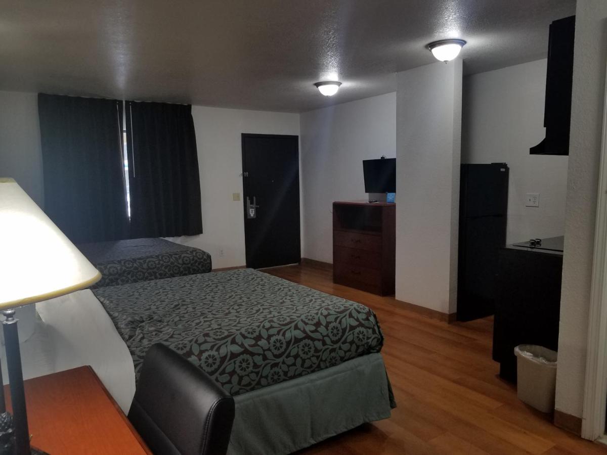Studio with Two Queen Beds - Non-Smoking at Days Inn by Wyndham Oklahoma City NW Expressway