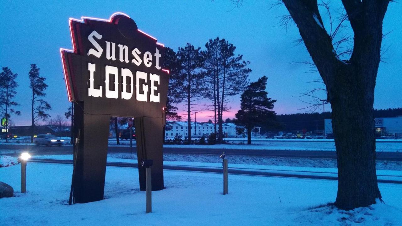 | Sunset Lodge Escanaba
