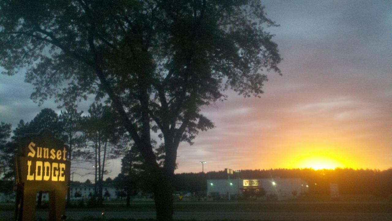 | Sunset Lodge Escanaba