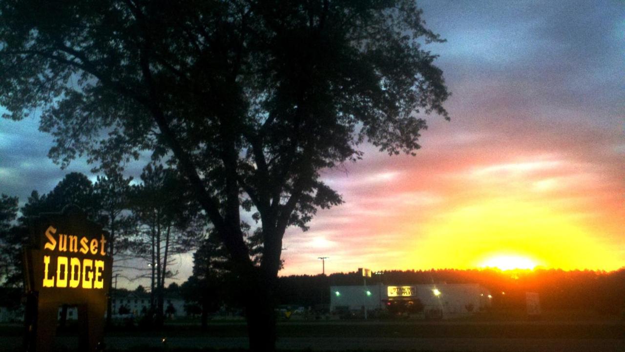 | Sunset Lodge Escanaba