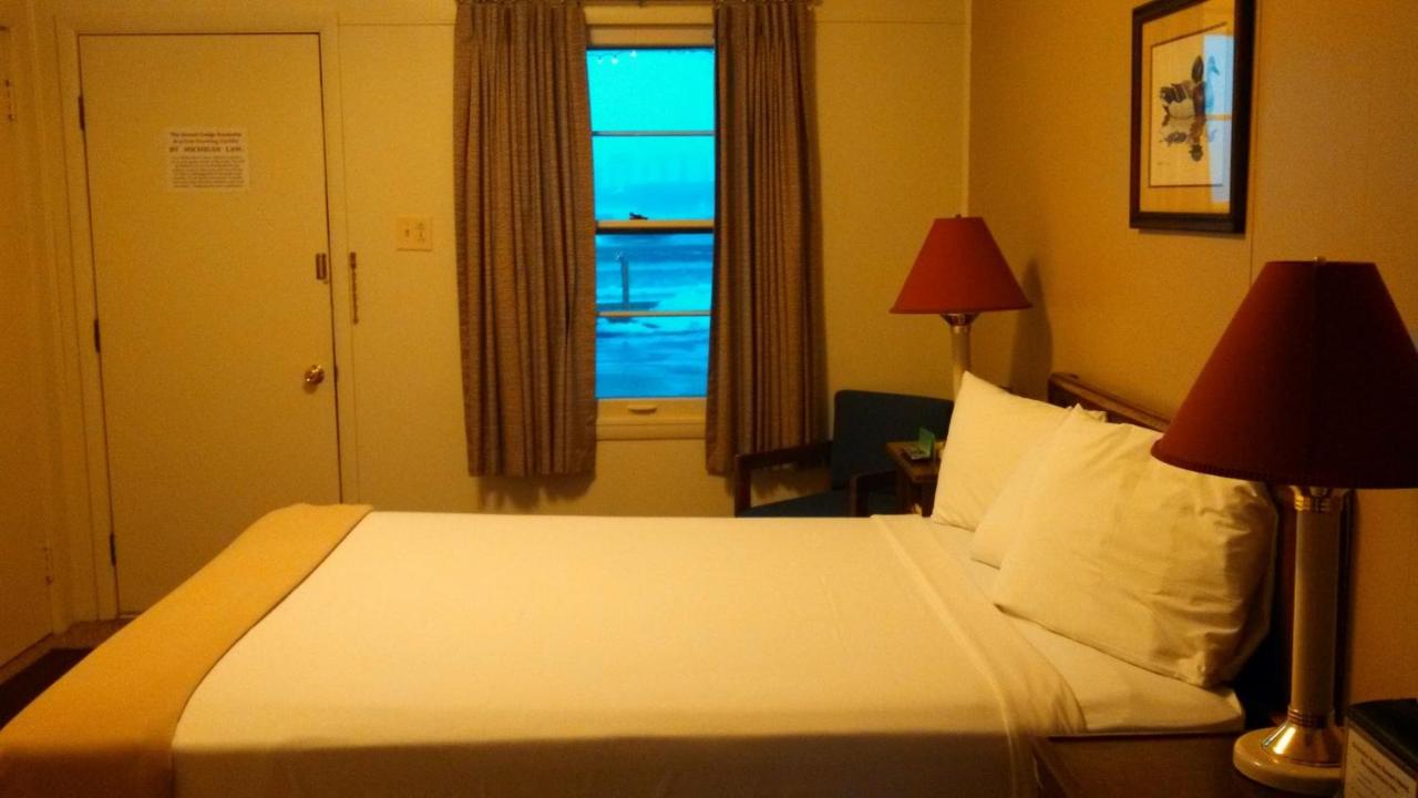 | Sunset Lodge Escanaba