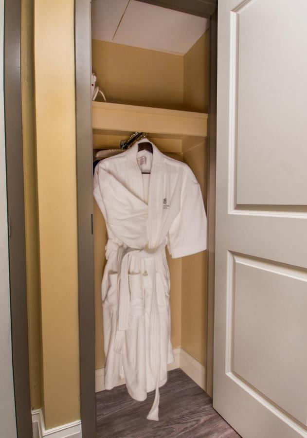| Hotel Ithaca