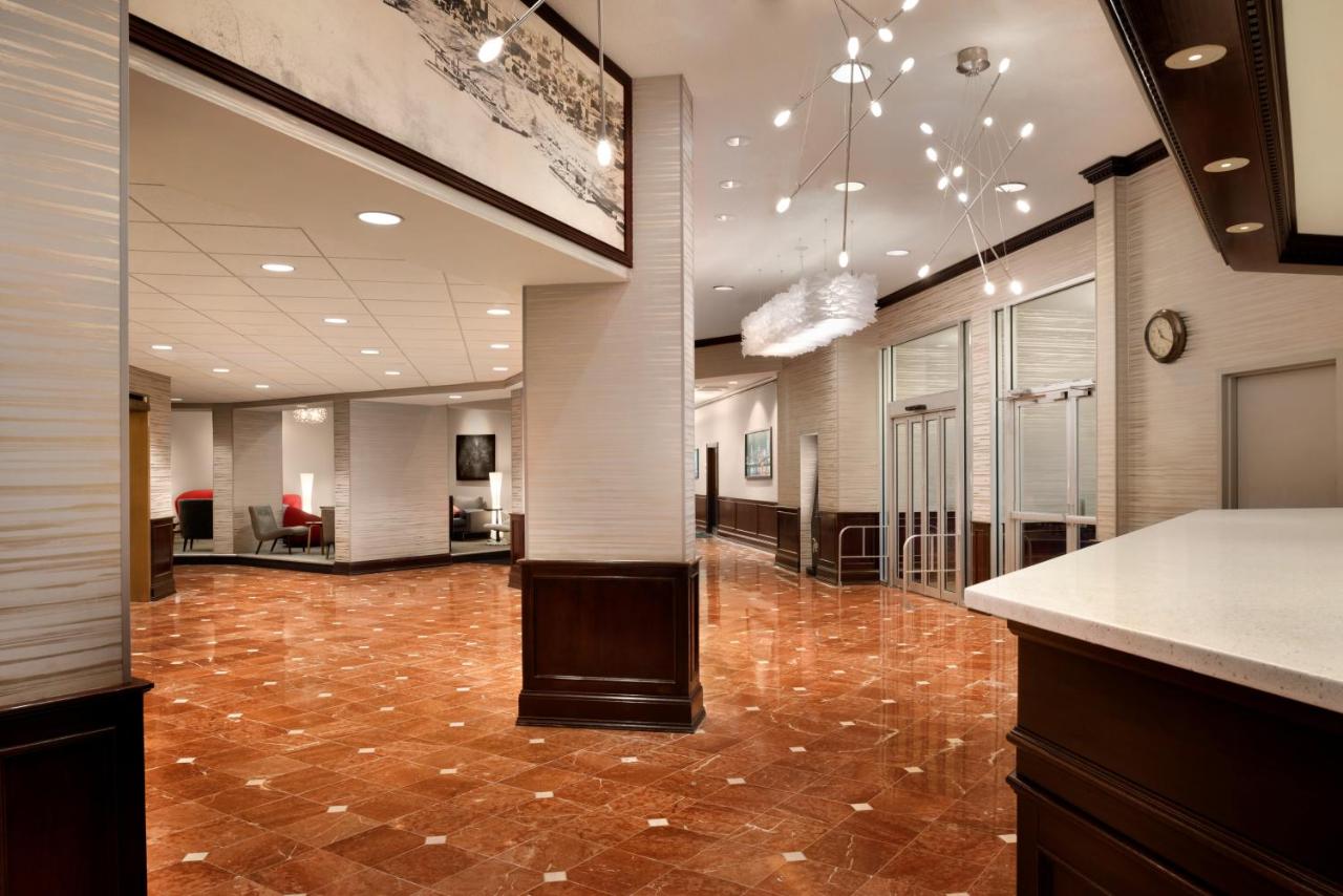 | Radisson Hotel Cincinnati Riverfront