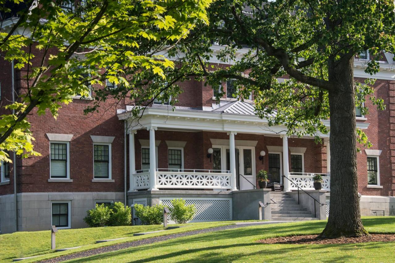 | Inns of Aurora