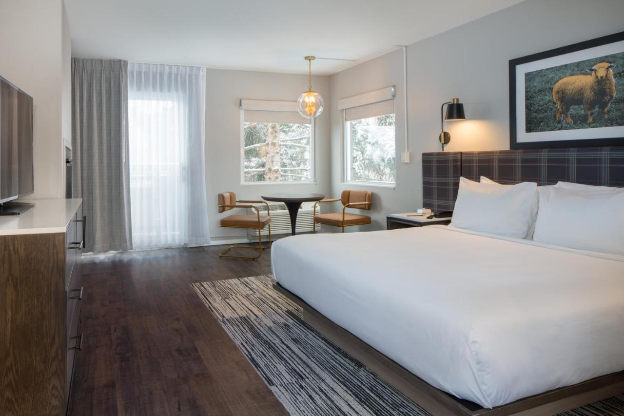 Deluxe King Room at Hotel Ketchum