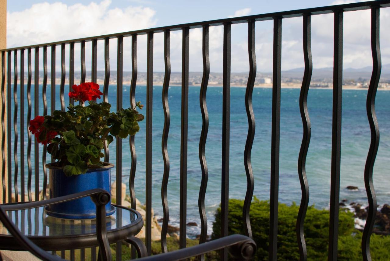 Harbor View with Balcony at Monterey Bay Inn