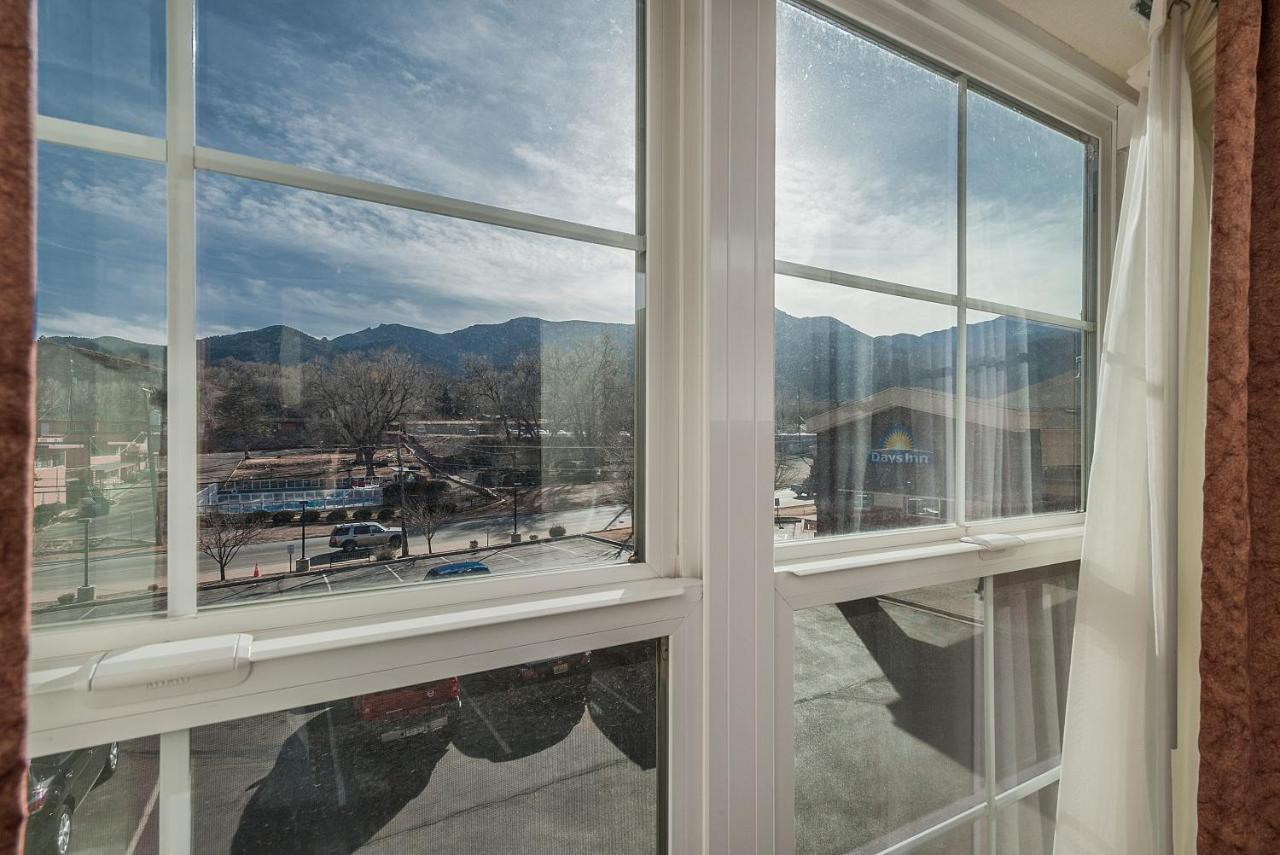 King Studio with Sofa Bed - Non Smoking at Days Inn by Wyndham Manitou Springs