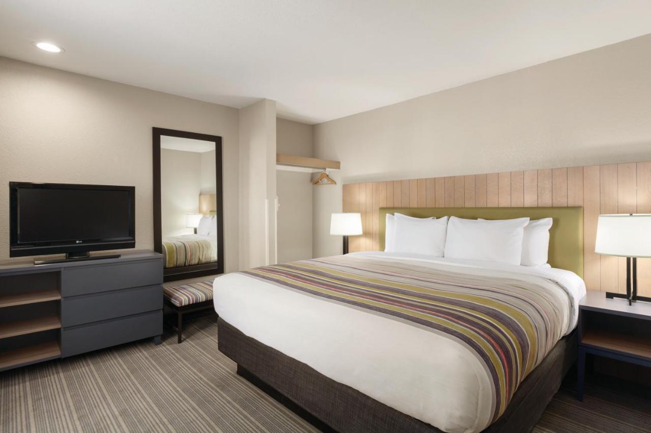 One-Bedroom King Suite - Non-Smoking at Country Inn & Suites by Radisson, Bakersfield, CA