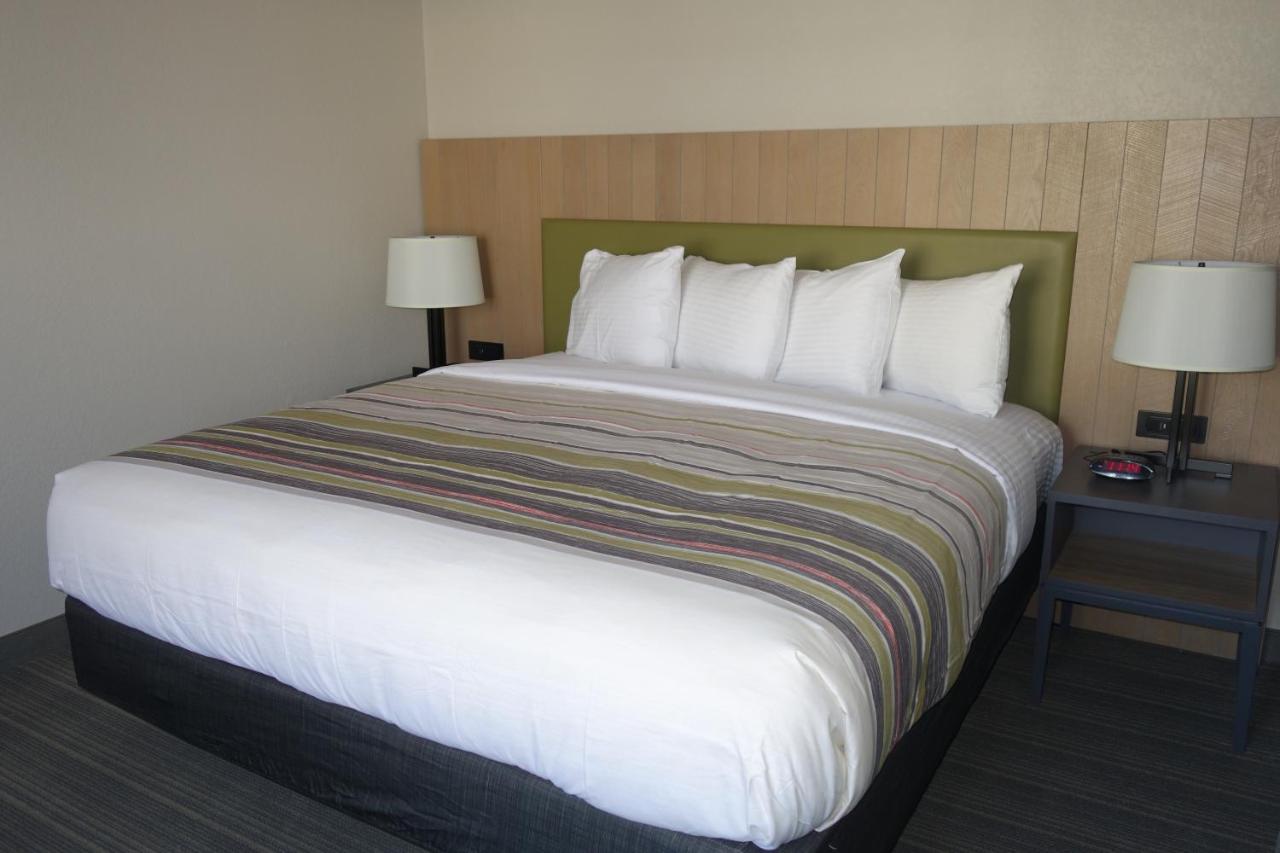 King Suite with Whirlpool - Non-Smoking at Country Inn & Suites by Radisson, Bakersfield, CA
