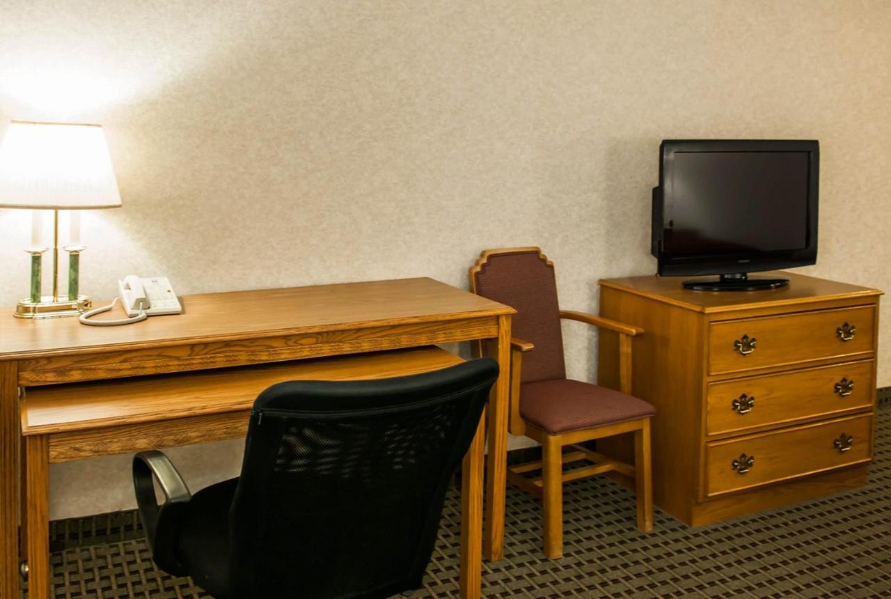 Queen Room with Bath Tub - Mobility Accessible/Non-Smoking at Baymont by Wyndham Franklin