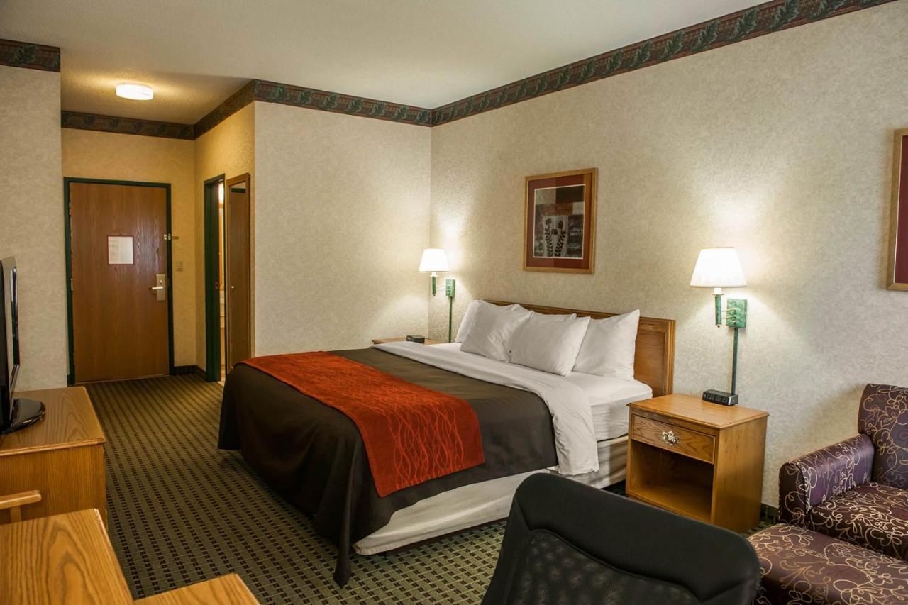 Queen Room with Bath Tub - Mobility Accessible/Non-Smoking at Baymont by Wyndham Franklin