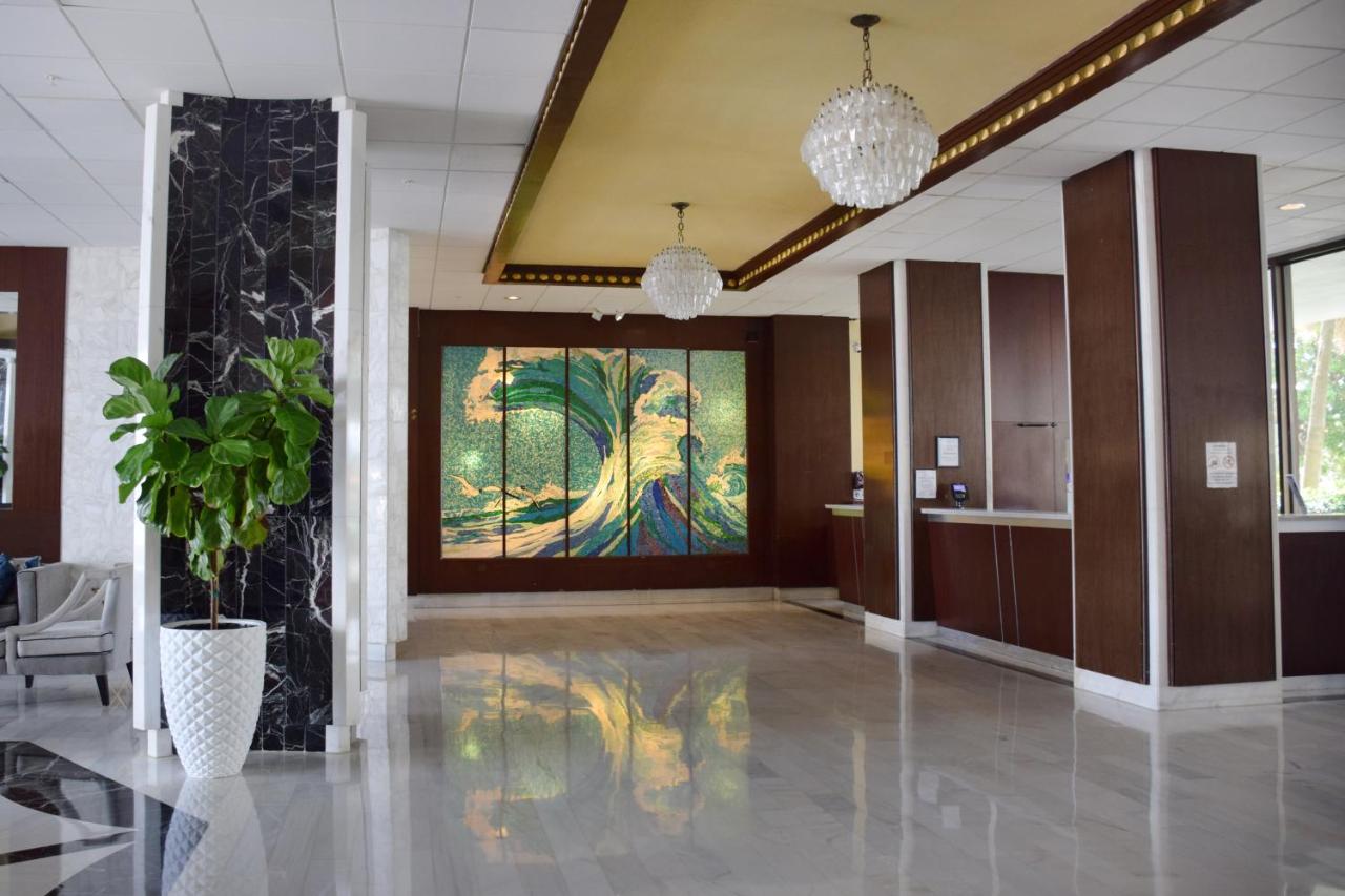 | Seacoast Suites on Miami Beach