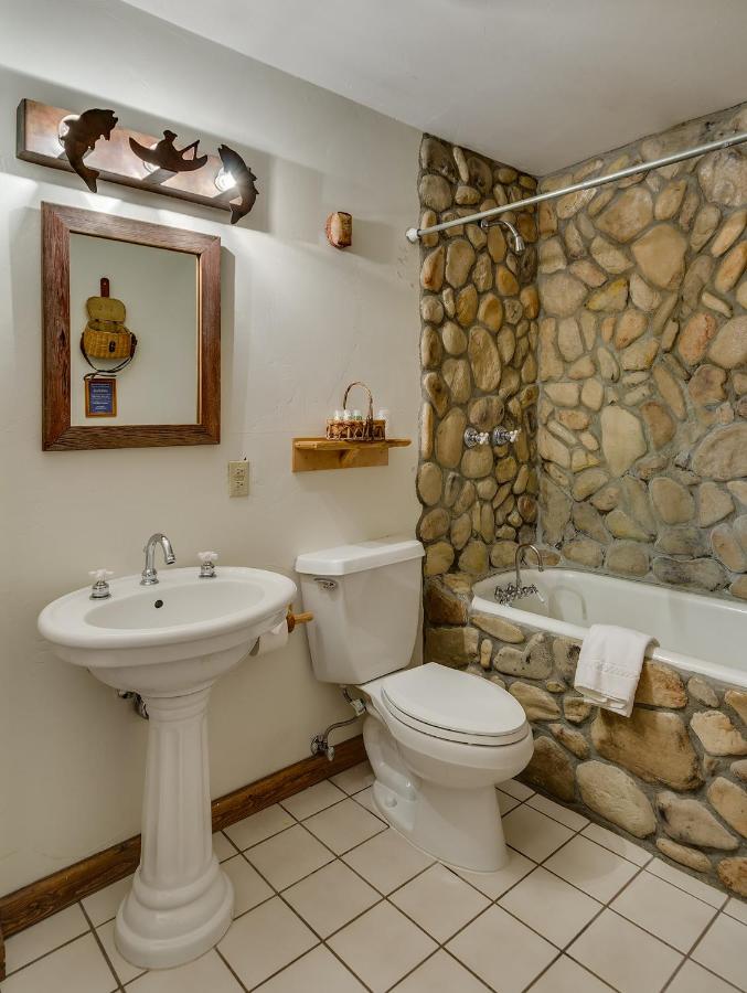 | Minturn Inn