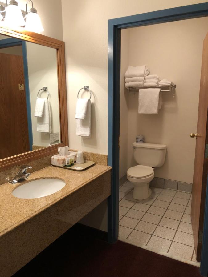 King Room at Bumbleberry Inn