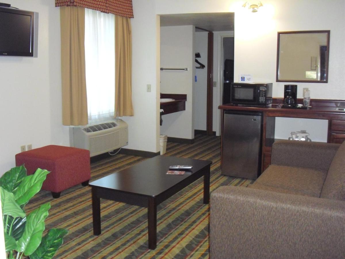 | Best Western Visalia Hotel