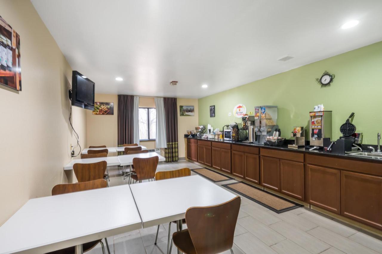 | Super 8 by Wyndham Munfordville KY