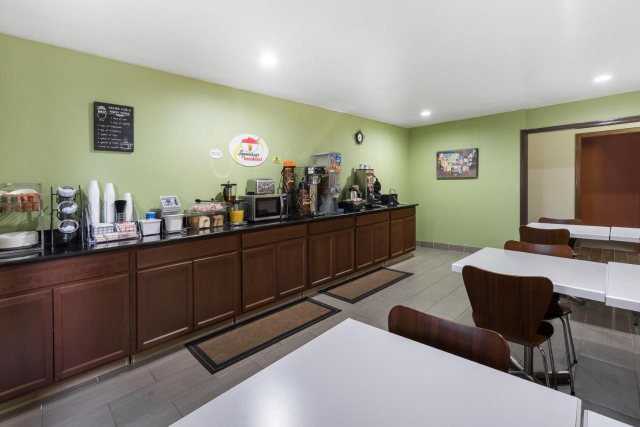 | Super 8 by Wyndham Munfordville KY