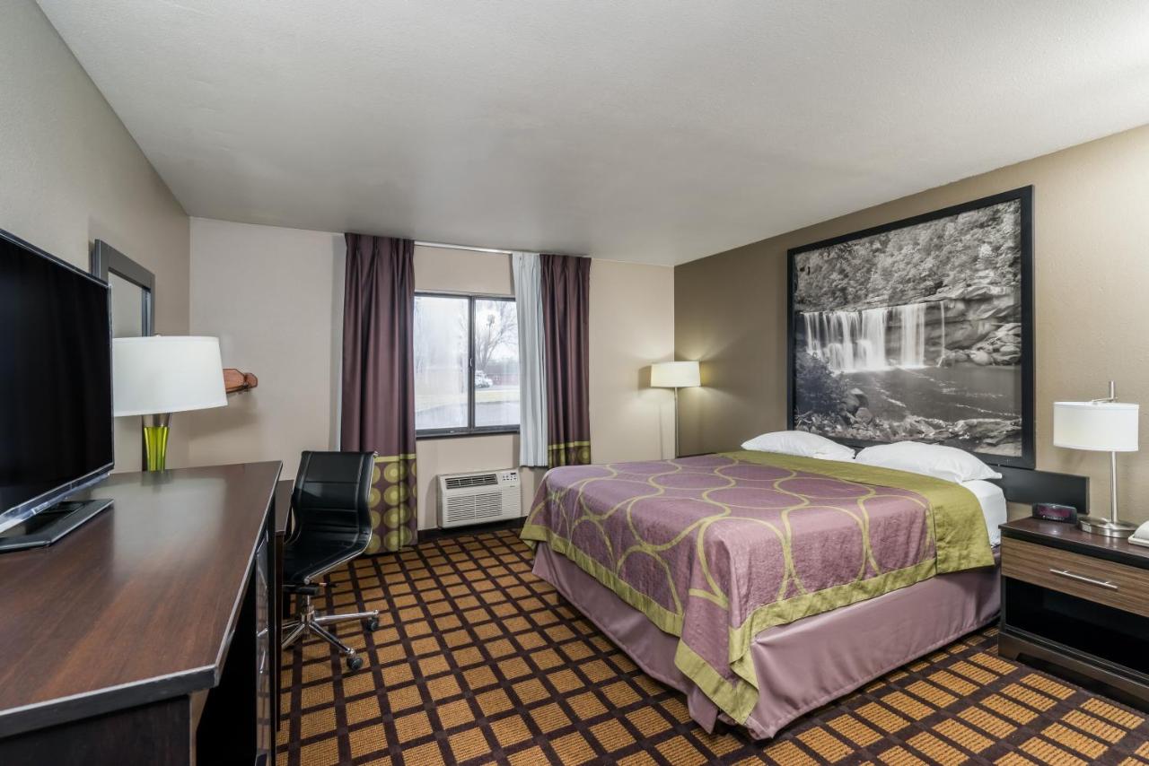 | Super 8 by Wyndham Munfordville KY