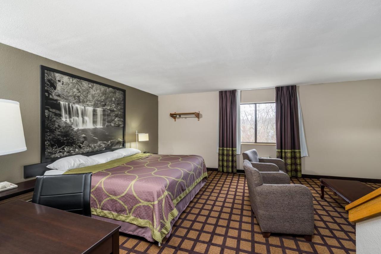 | Super 8 by Wyndham Munfordville KY