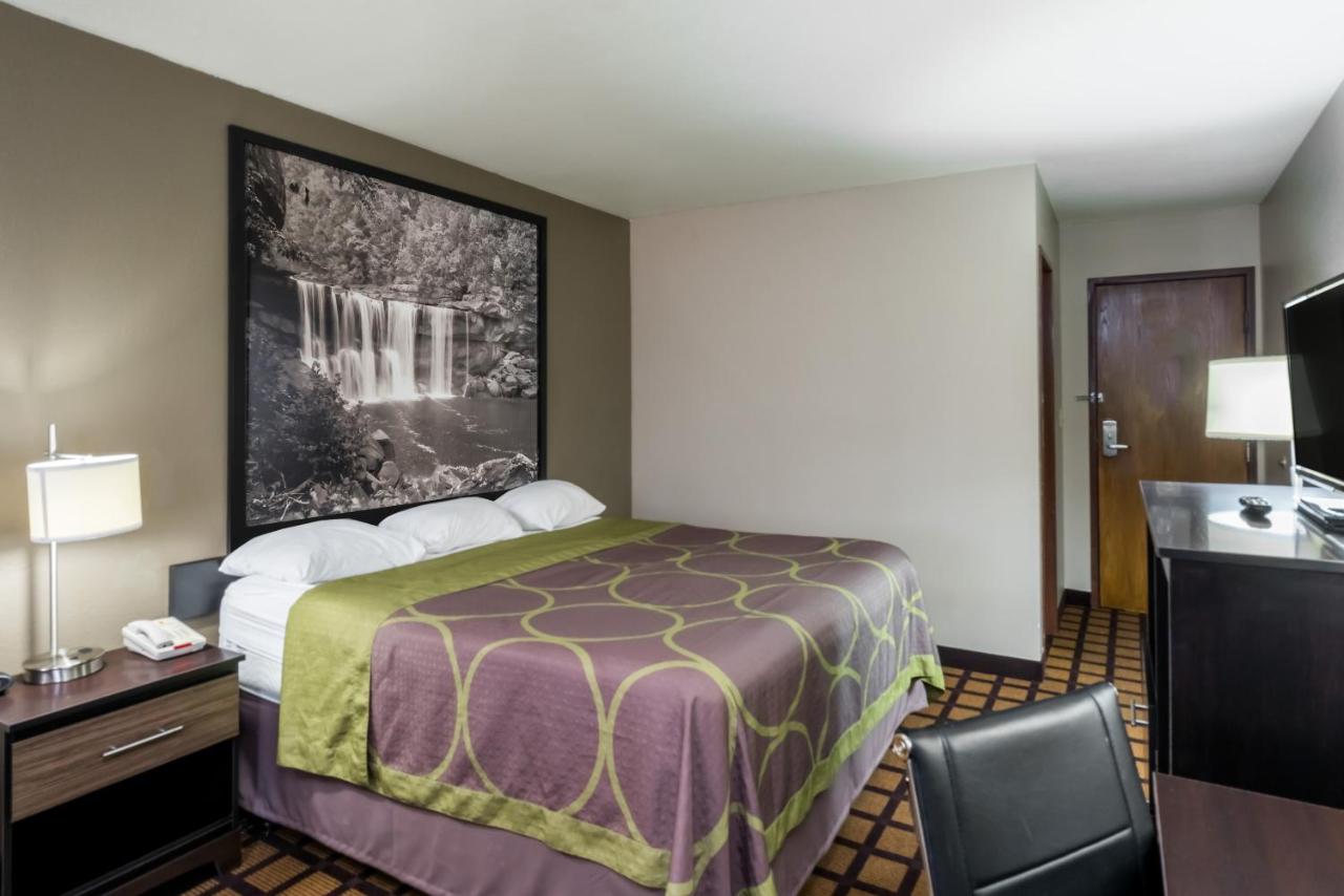 | Super 8 by Wyndham Munfordville KY
