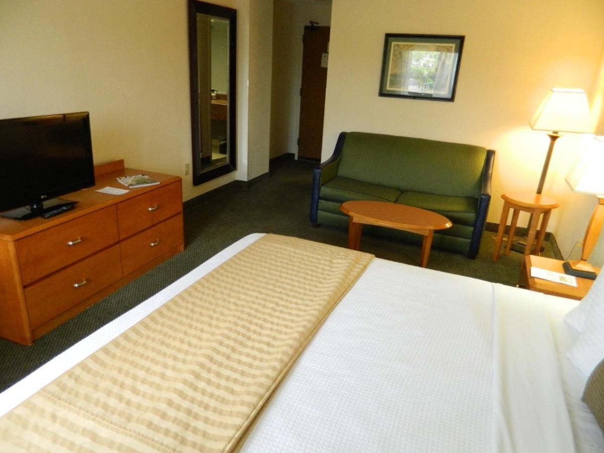 King Room - Disability Access at Capital Plaza Hotel