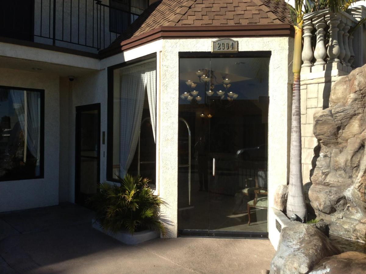 | Jolly Roger Hotel