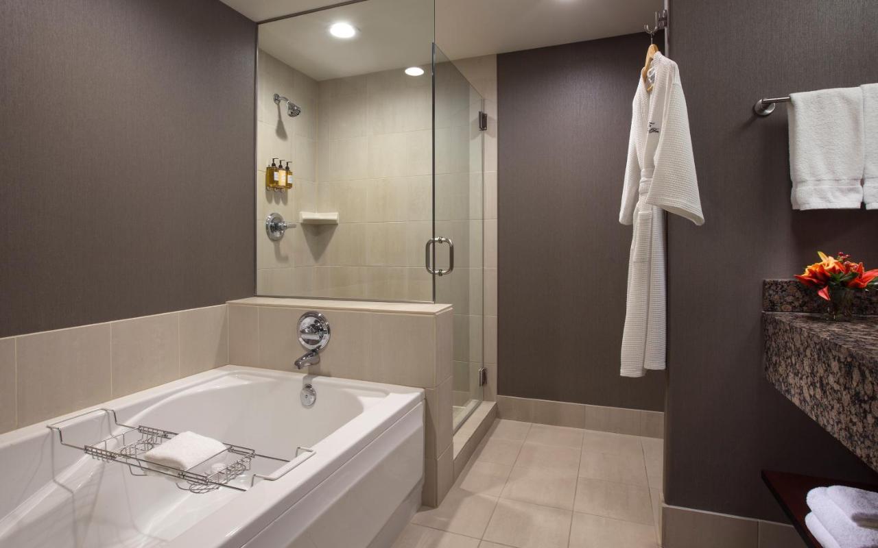  | The Paramount Hotel Portland