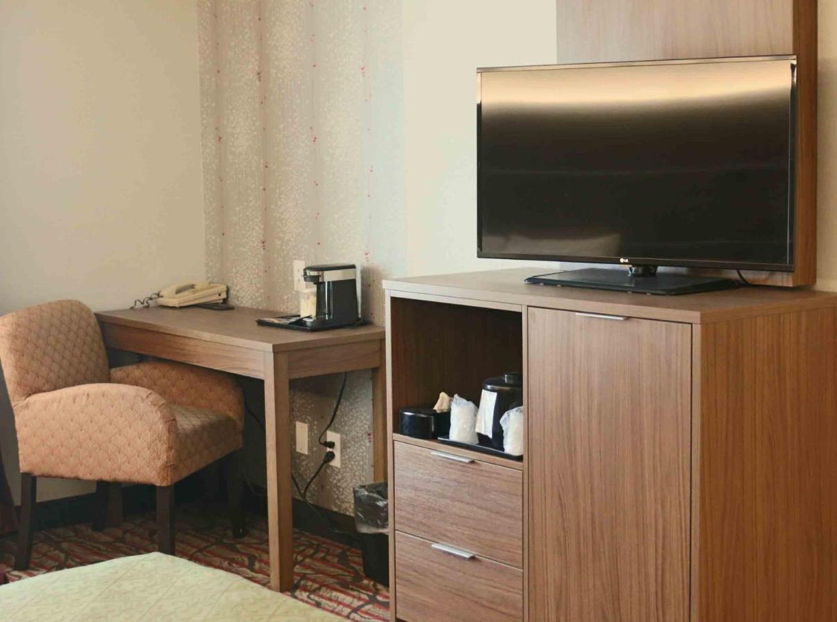 Family Double Room at Kalika Hotel
