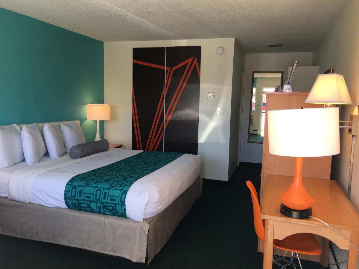 King Room - Non-Smoking at Howard Johnson by Wyndham Colorado Springs